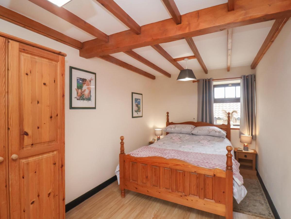 Cow Byre Cottage Уитби Екстериор снимка