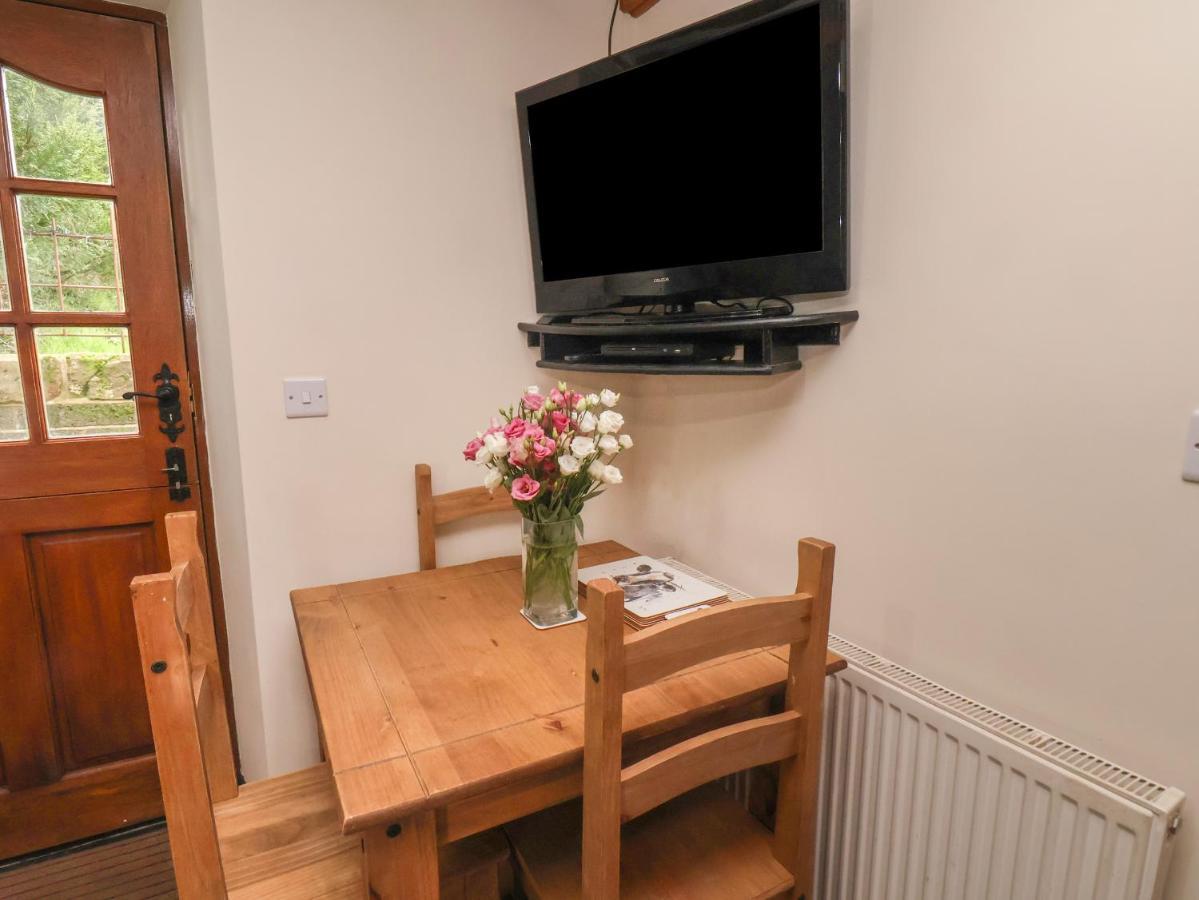 Cow Byre Cottage Уитби Екстериор снимка