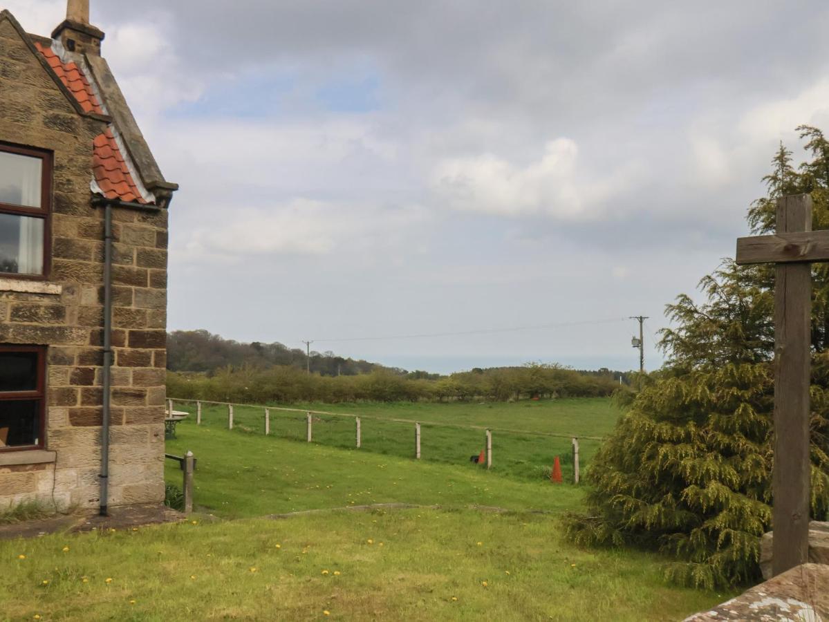 Cow Byre Cottage Уитби Екстериор снимка