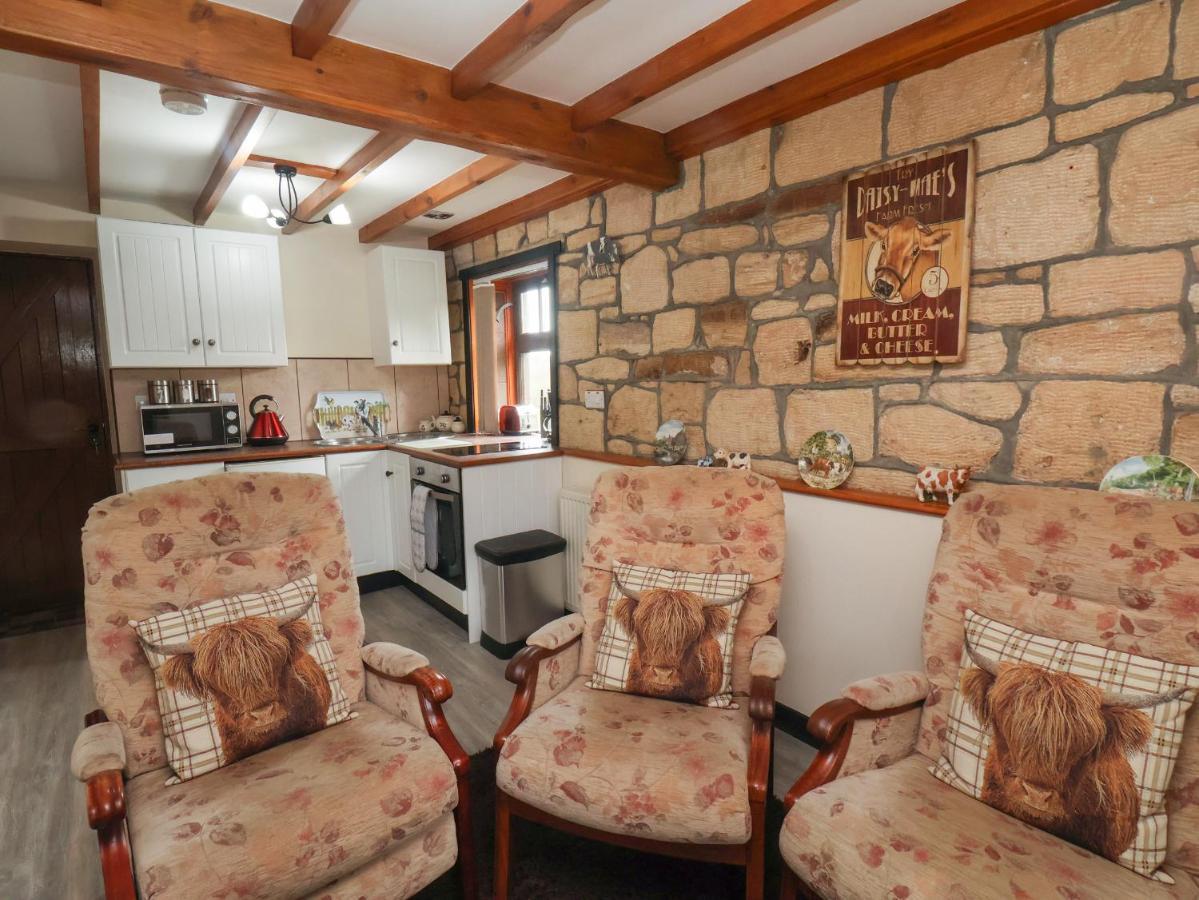 Cow Byre Cottage Уитби Екстериор снимка