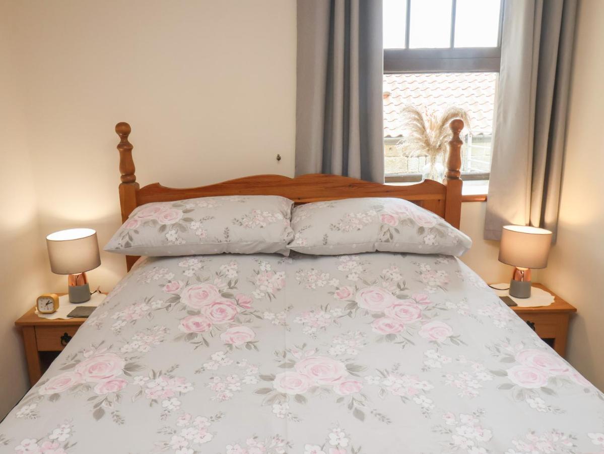 Cow Byre Cottage Уитби Екстериор снимка