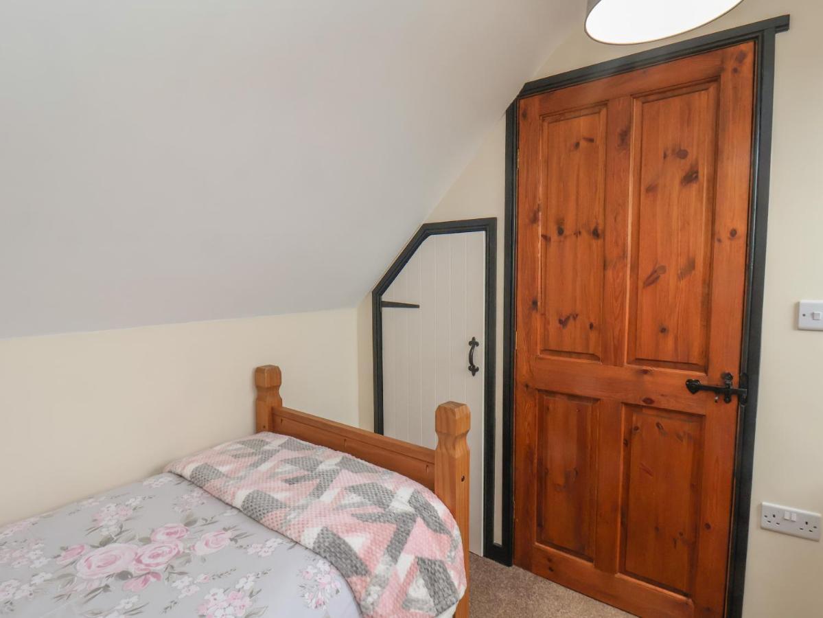 Cow Byre Cottage Уитби Екстериор снимка